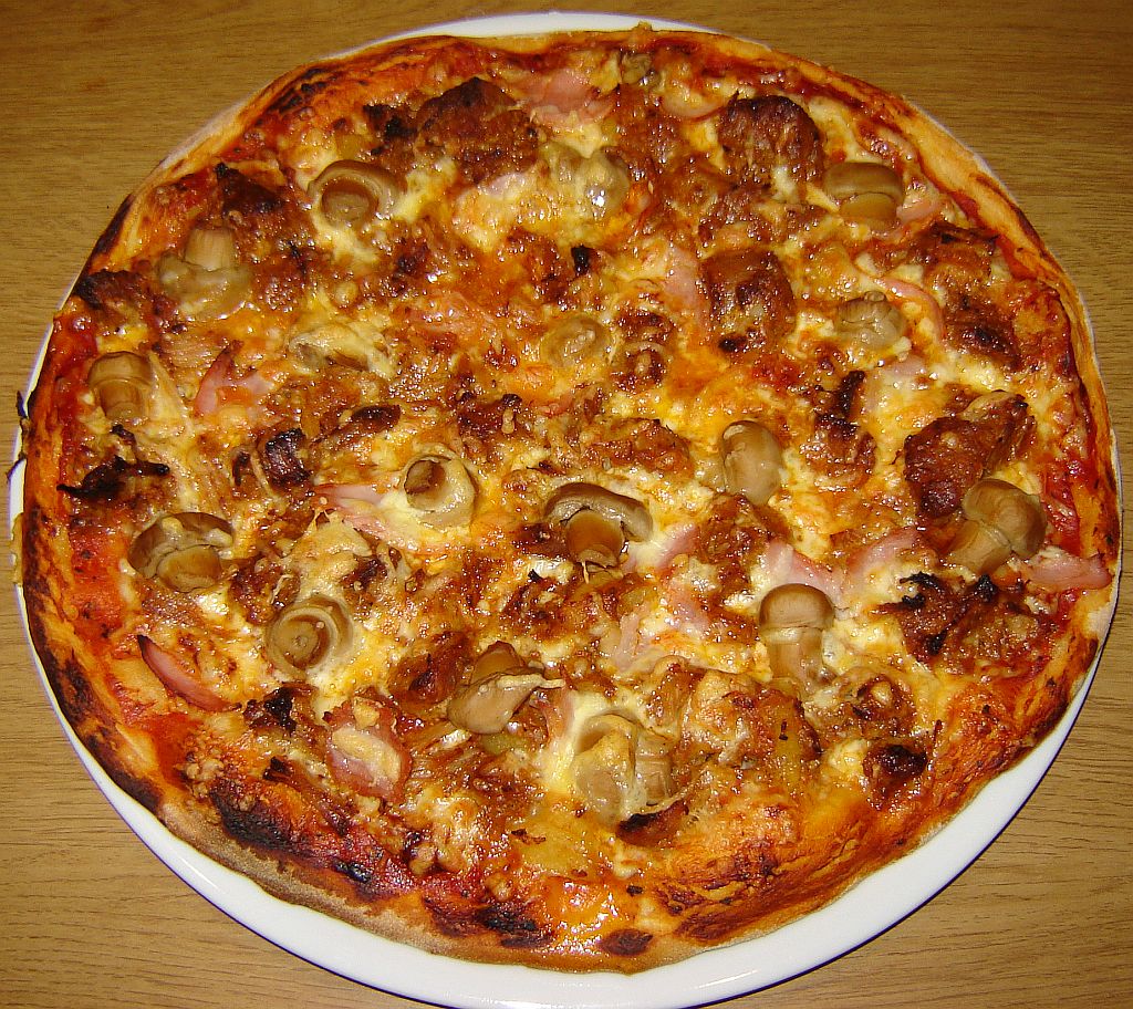 Pizza_Gulasch_01.jpg