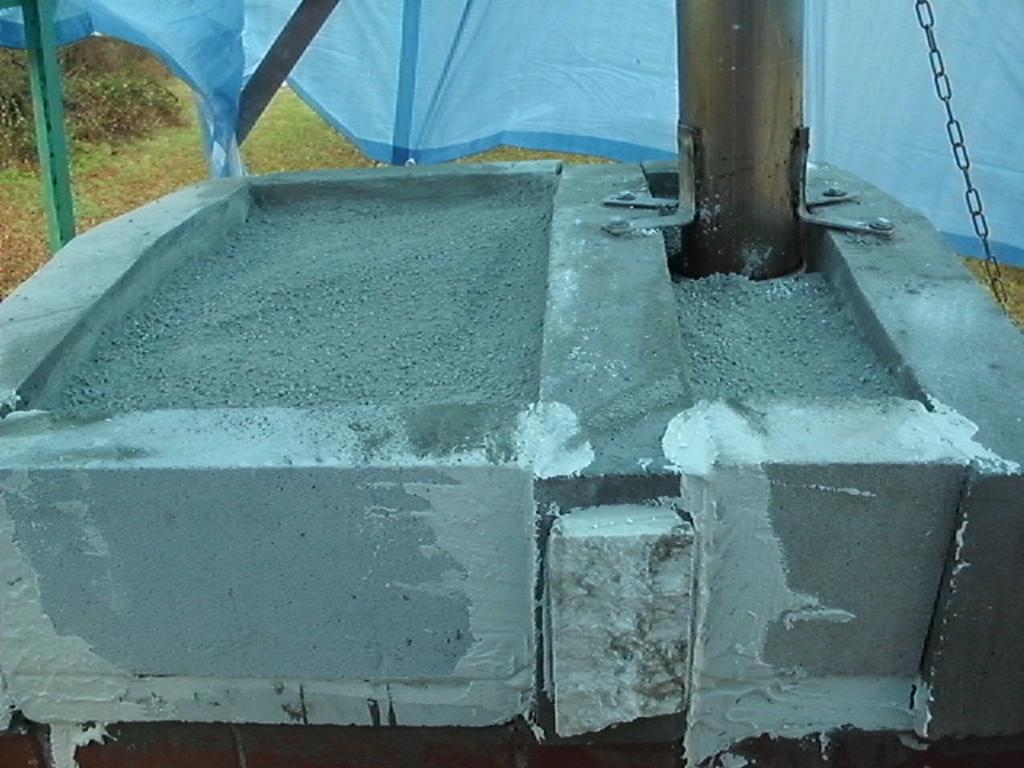 mit Zement aufgefüllt