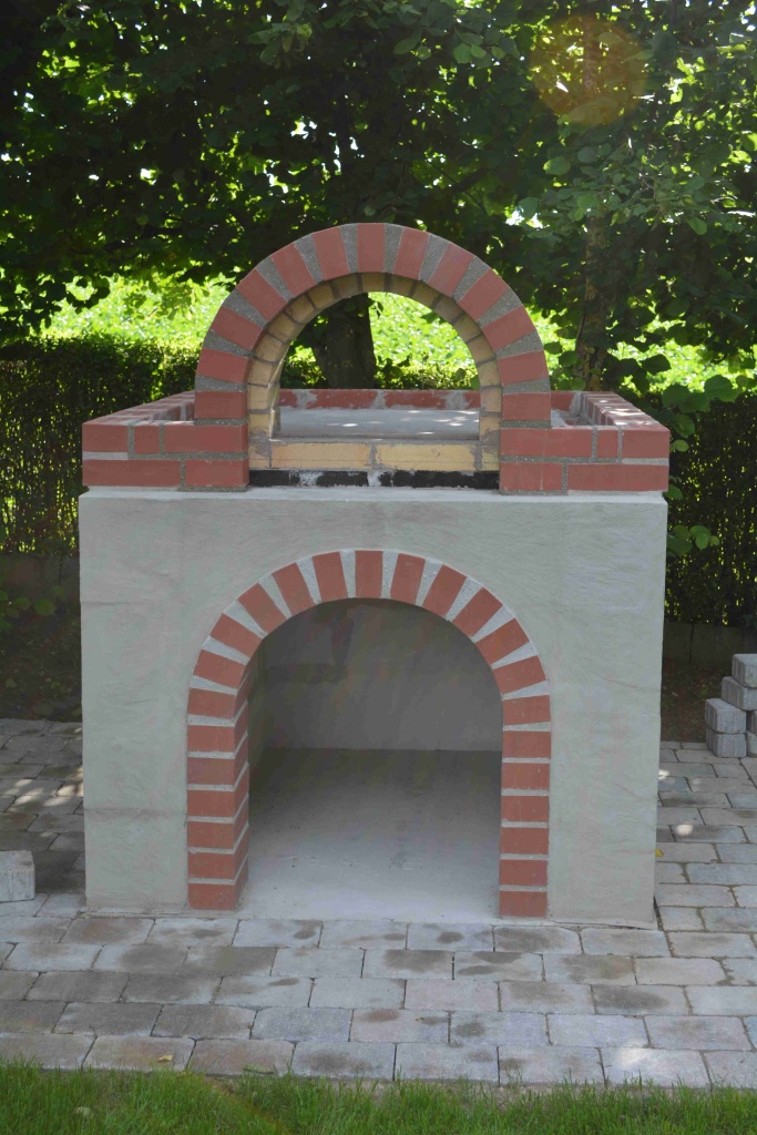 Der Klinkerbogen ist vollendet.