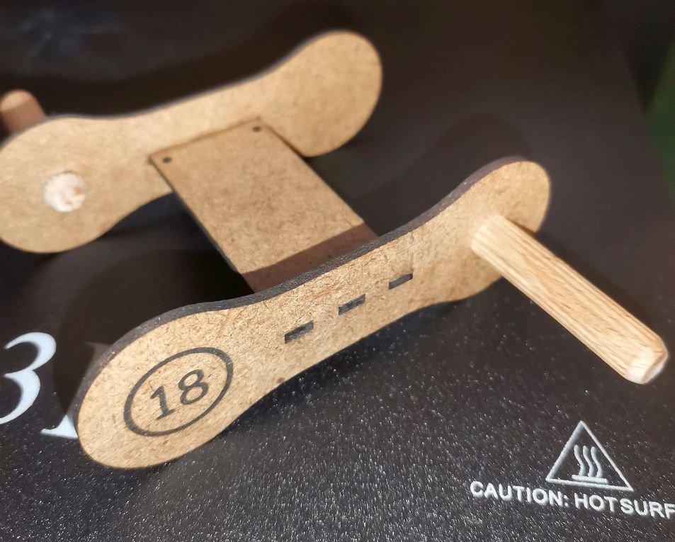 Wickelvorrichtung für Zündkabel für "Kanal 18" (Ready for New Year's Eve)